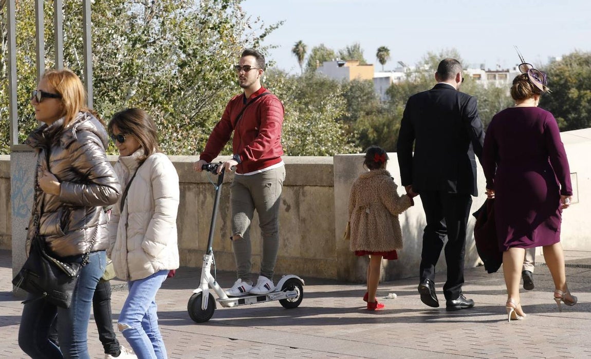 Los usuarios de patinetes eléctricos de Córdoba, en imágenes