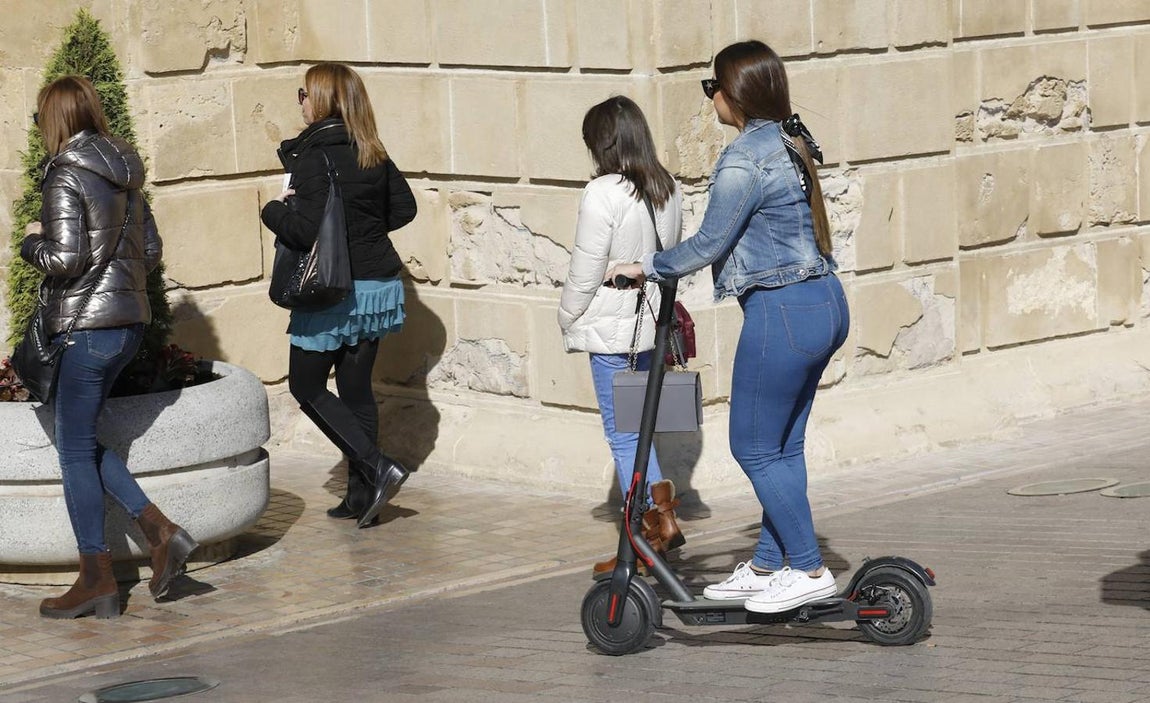 Los usuarios de patinetes eléctricos de Córdoba, en imágenes
