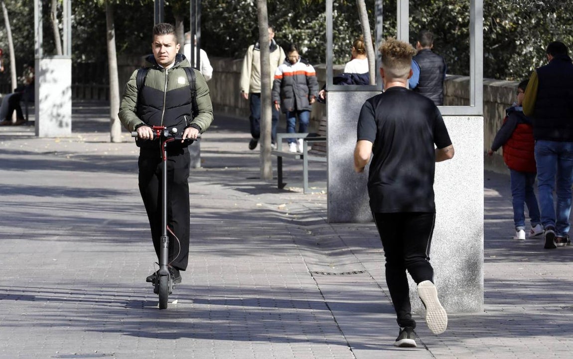Los usuarios de patinetes eléctricos de Córdoba, en imágenes