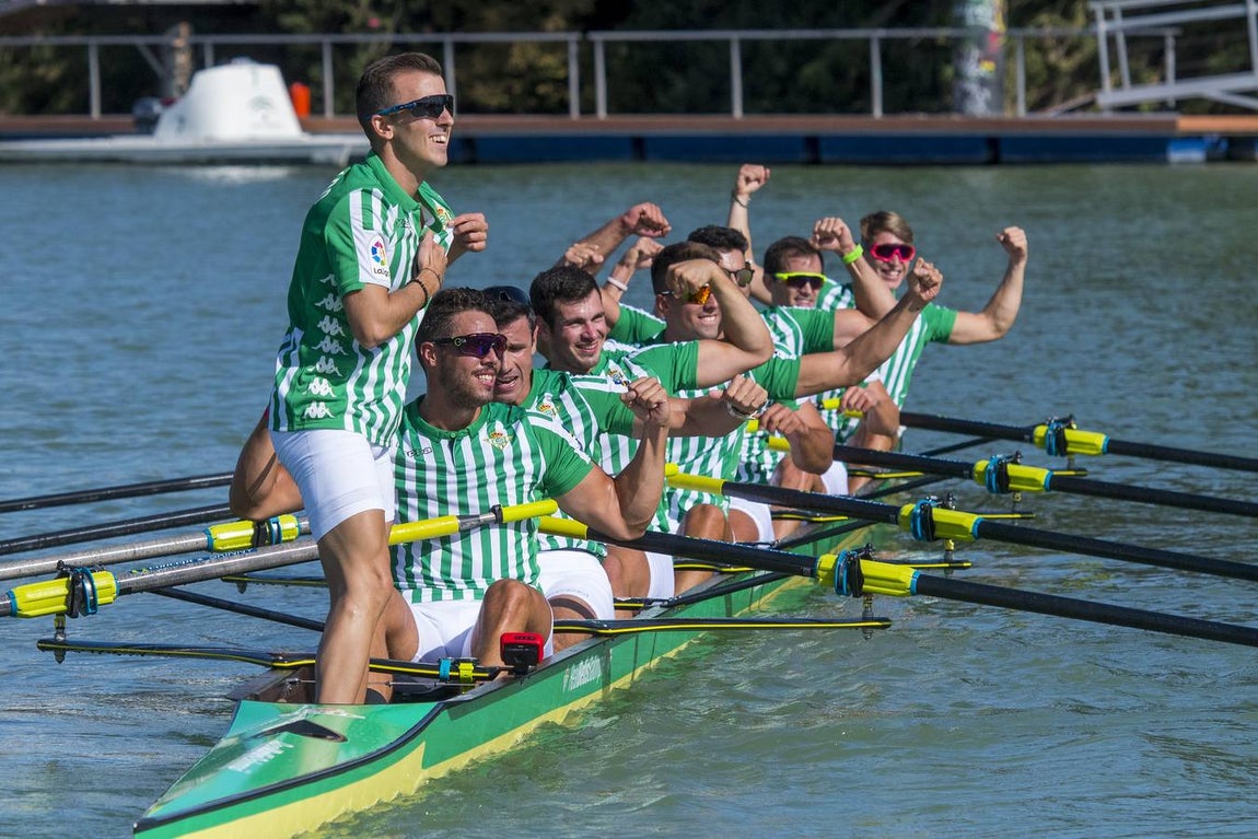 Espectaculares imágenes de la Regata Sevilla-Betis
