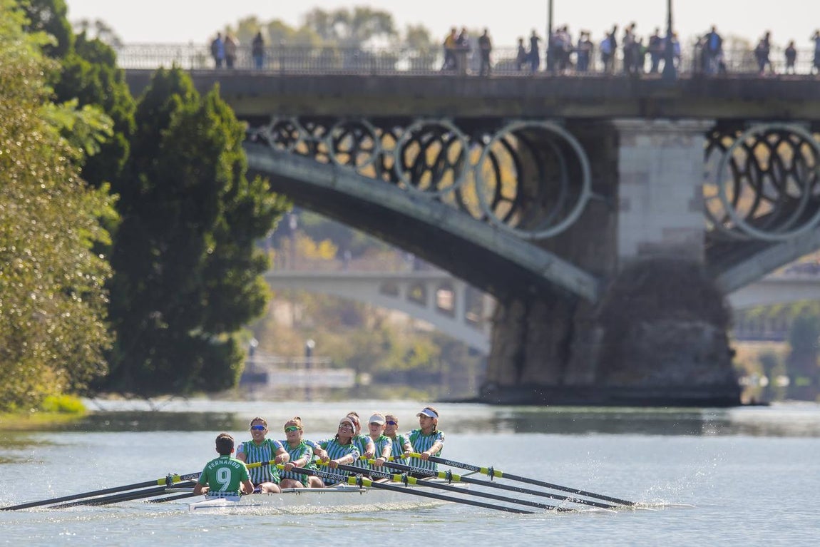Espectaculares imágenes de la Regata Sevilla-Betis