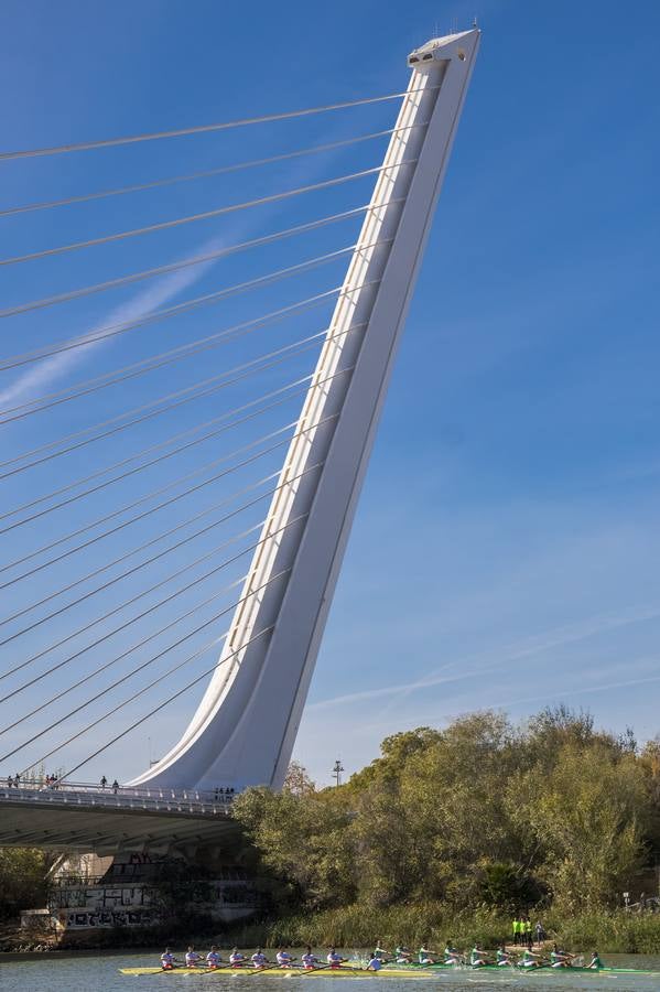 Espectaculares imágenes de la Regata Sevilla-Betis