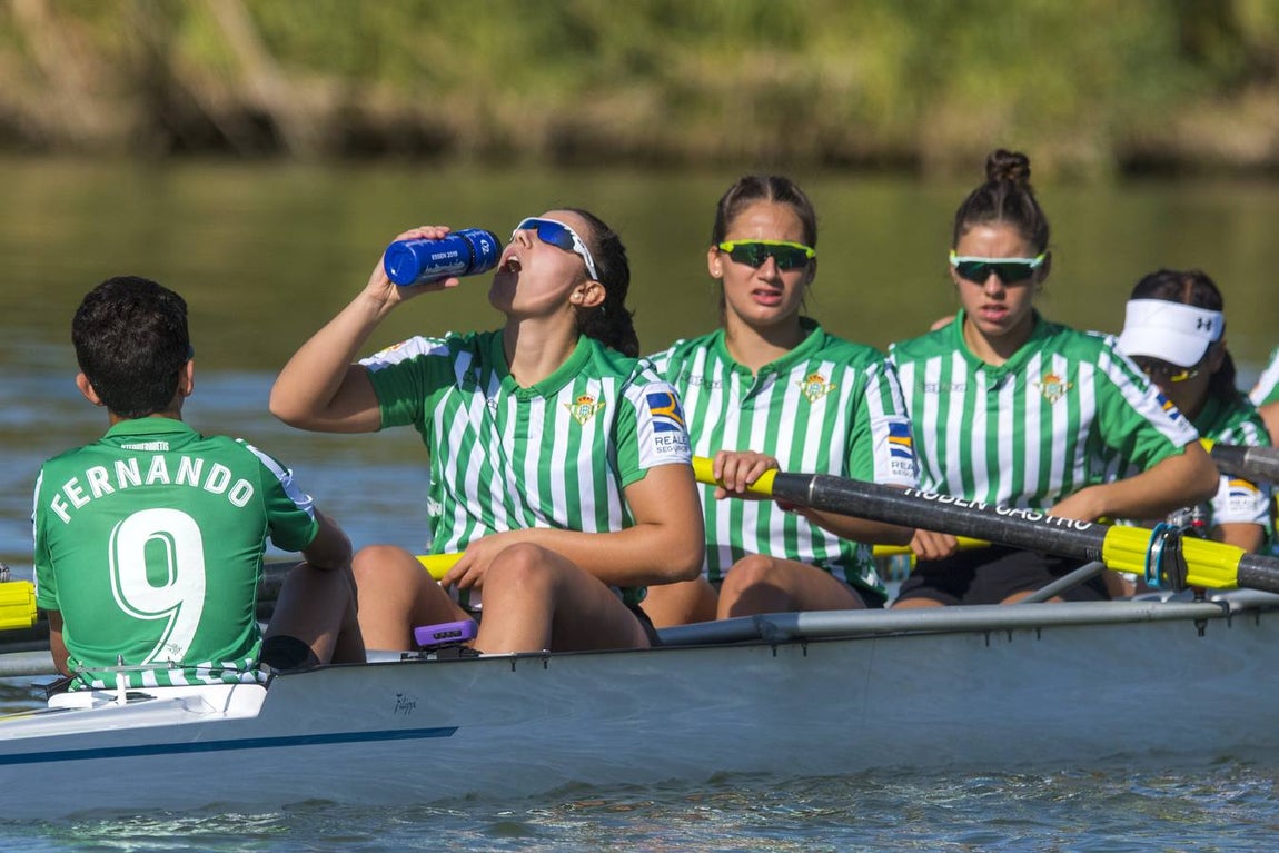 Espectaculares imágenes de la Regata Sevilla-Betis