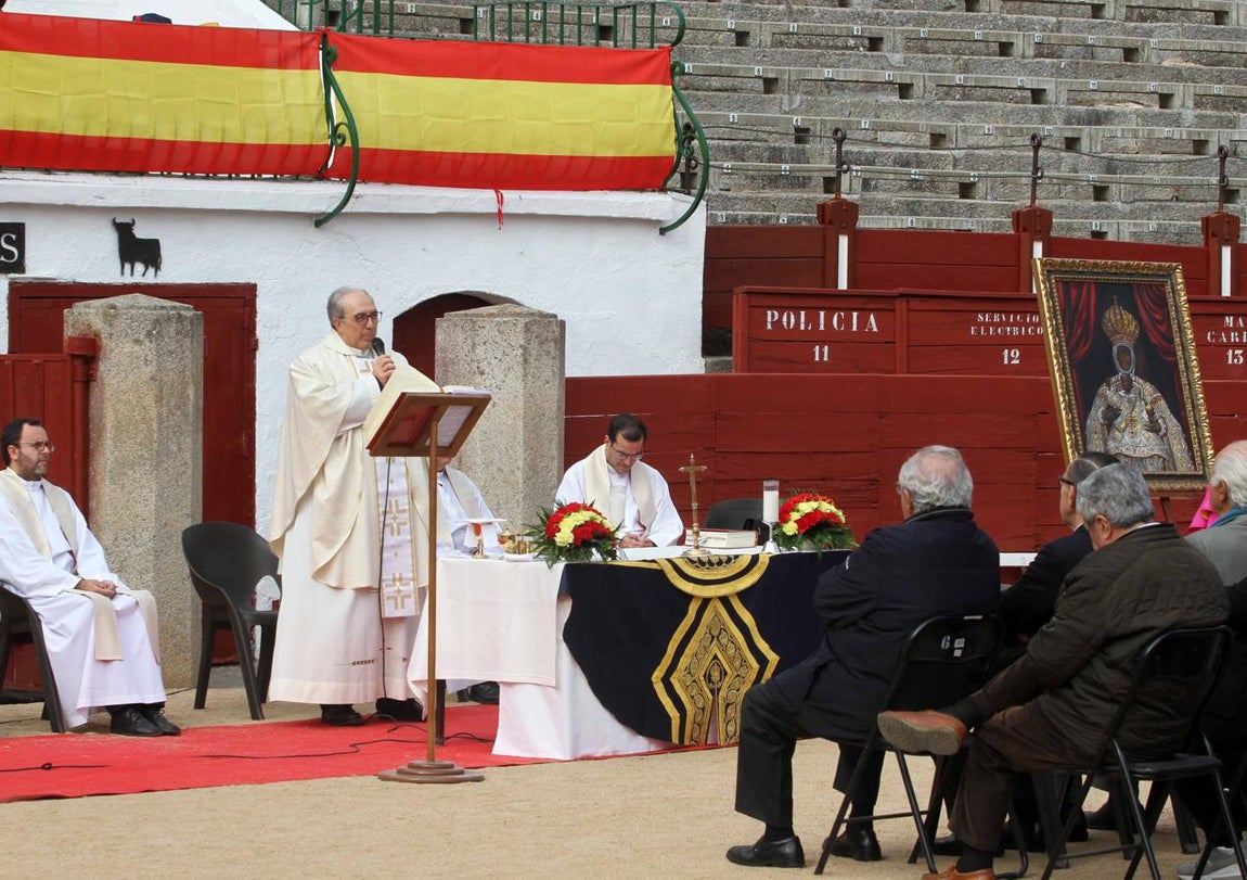 La misa por los fallecidos en el mundo del toro, en imágenes