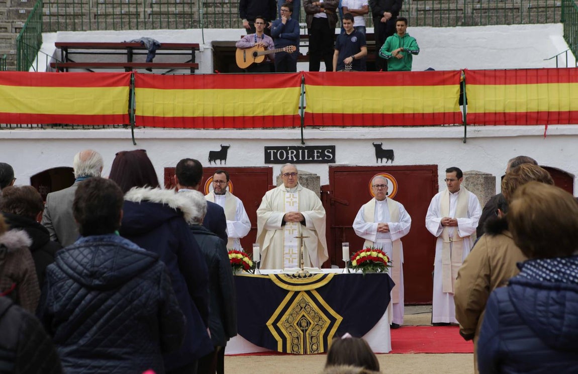 La misa por los fallecidos en el mundo del toro, en imágenes