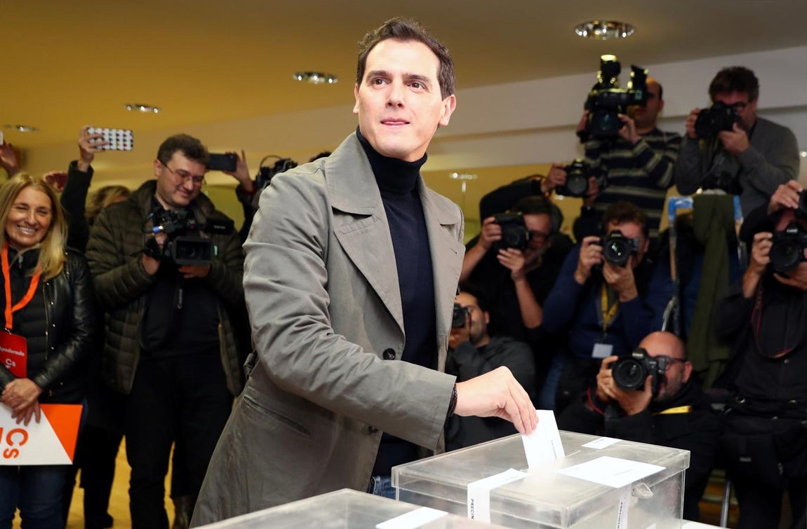 Albert Rivera. El líder de la formación naranja, en Pozuelo de Alarcón, mismo colegio electoral que Pedro Sánchez