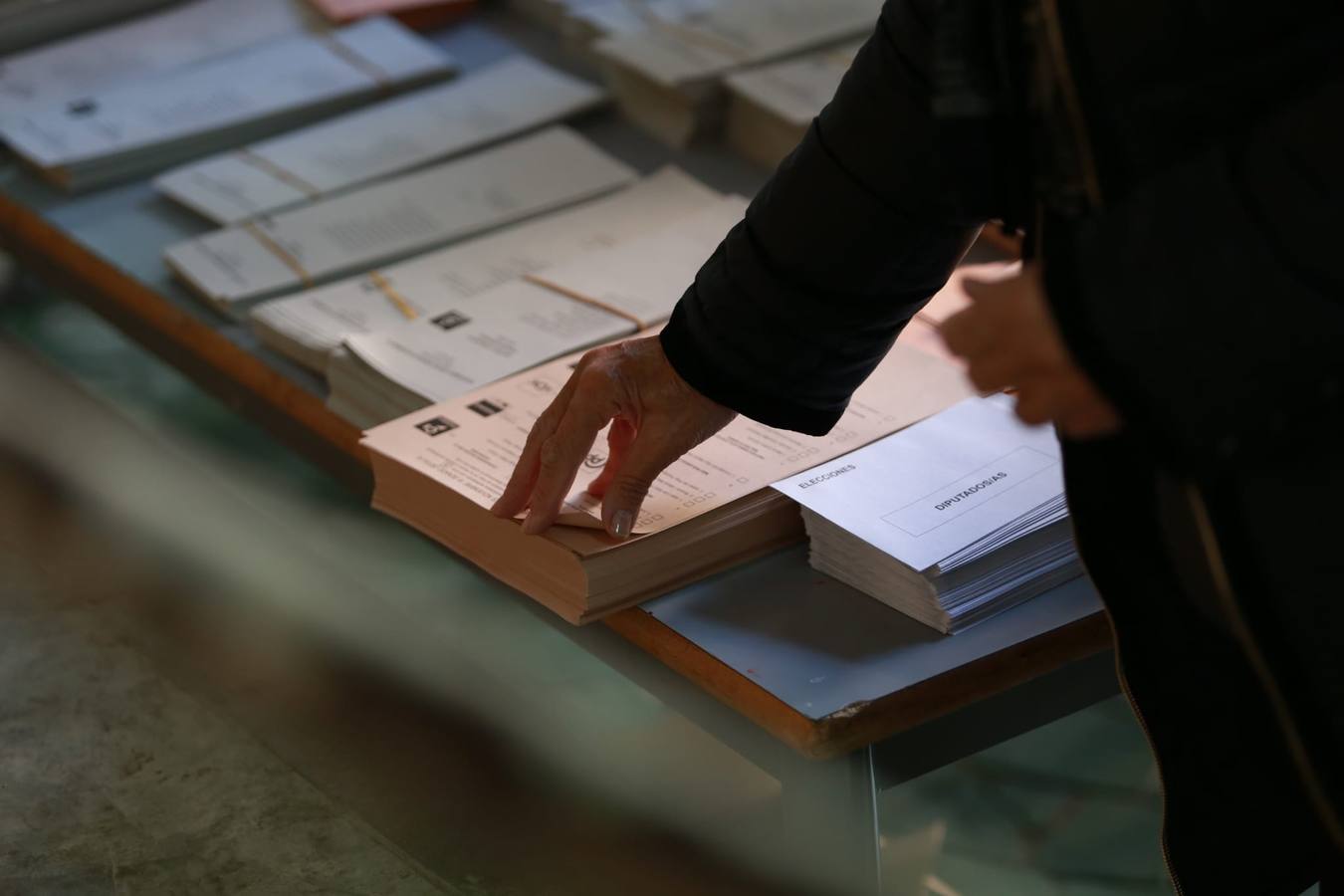 En imágenes: los sevillanos acuden a votar en las elecciones generales