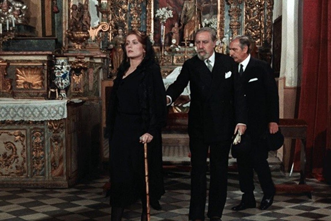 Fotograma de la boda entre Don Lope y Tristana en la iglesia de San Justo. 