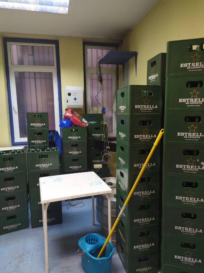 Suciedad, grafitis y alcohol: así era La Ingobernable por dentro