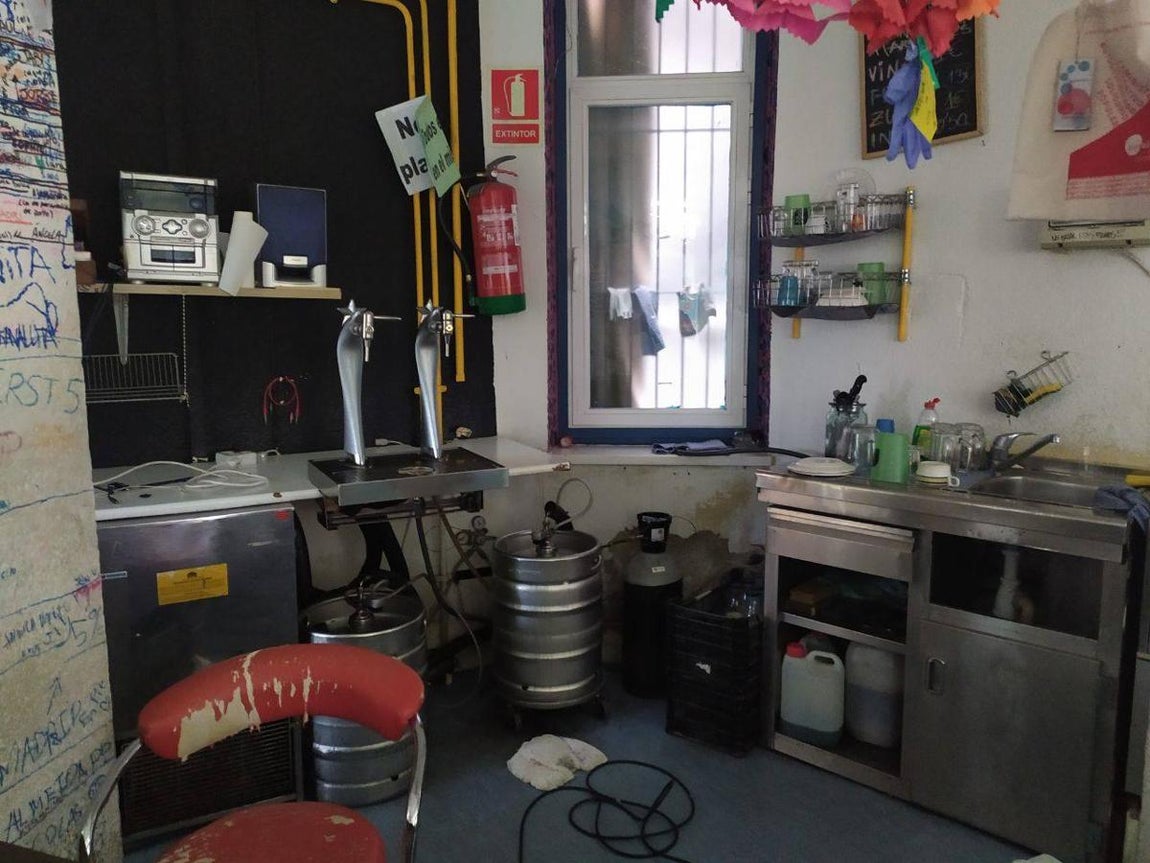 Suciedad, grafitis y alcohol: así era La Ingobernable por dentro