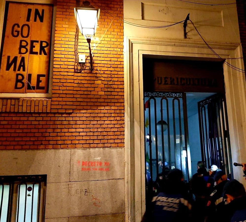 Suciedad, grafitis y alcohol: así era La Ingobernable por dentro