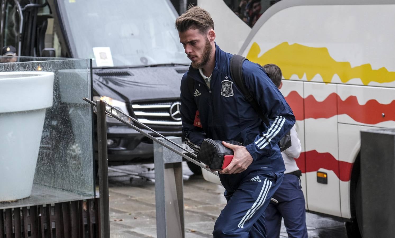 FOTOS: La lluvia no impide un cálido recibimiento a la selección española en Cádiz