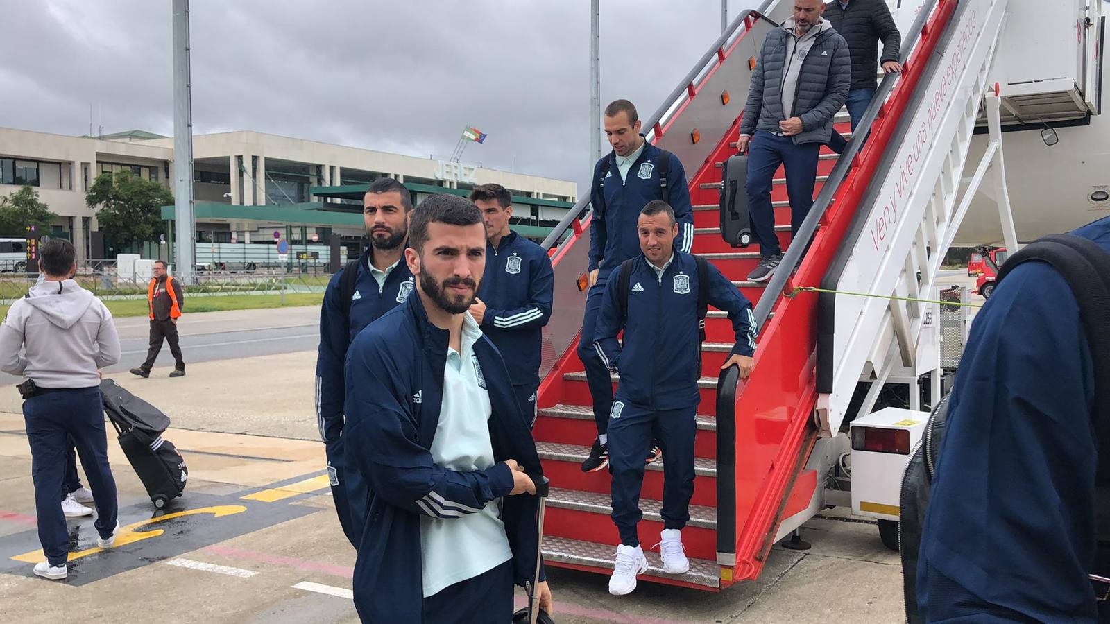 FOTOS: la llegada de la selección española al aeropuerto de Jerez