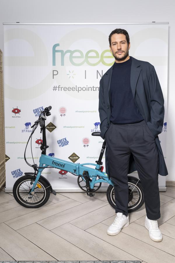 Alejandro Albarracín. La nueva tienda Freeel Point de Madrid se ha configurado bajo un concepto boutique en el que se podrá adquirir toda la gama de colores de las bicicletas eléctricas Freeel y accesorios homologados para ellas, además de otros productos sostenibles.