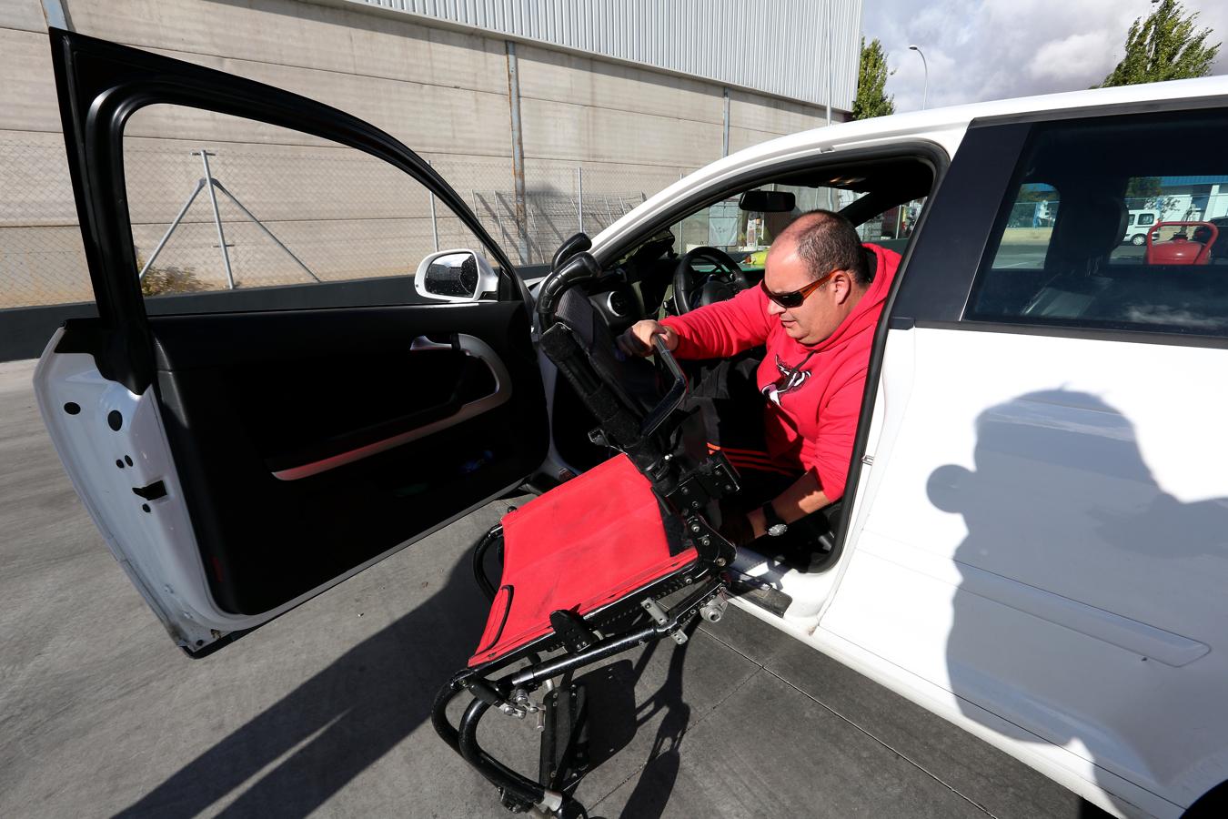 Lo que le cuesta a un parapléjico echar gasolina