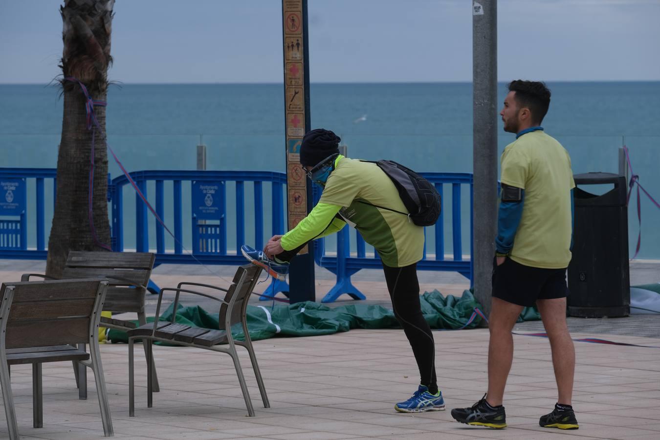 Fotos: Marcha verde contra el cáncer en Cádiz