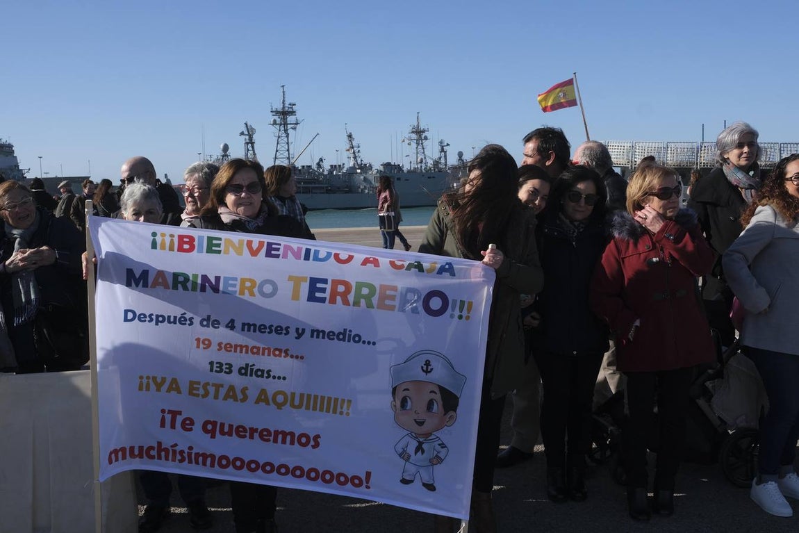 Emotivo recibimiento de la  Canarias en Rota