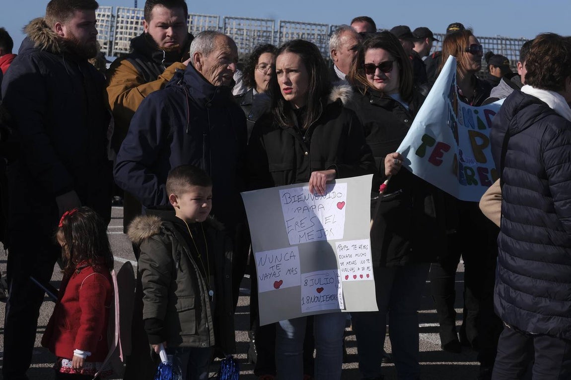 Emotivo recibimiento de la  Canarias en Rota