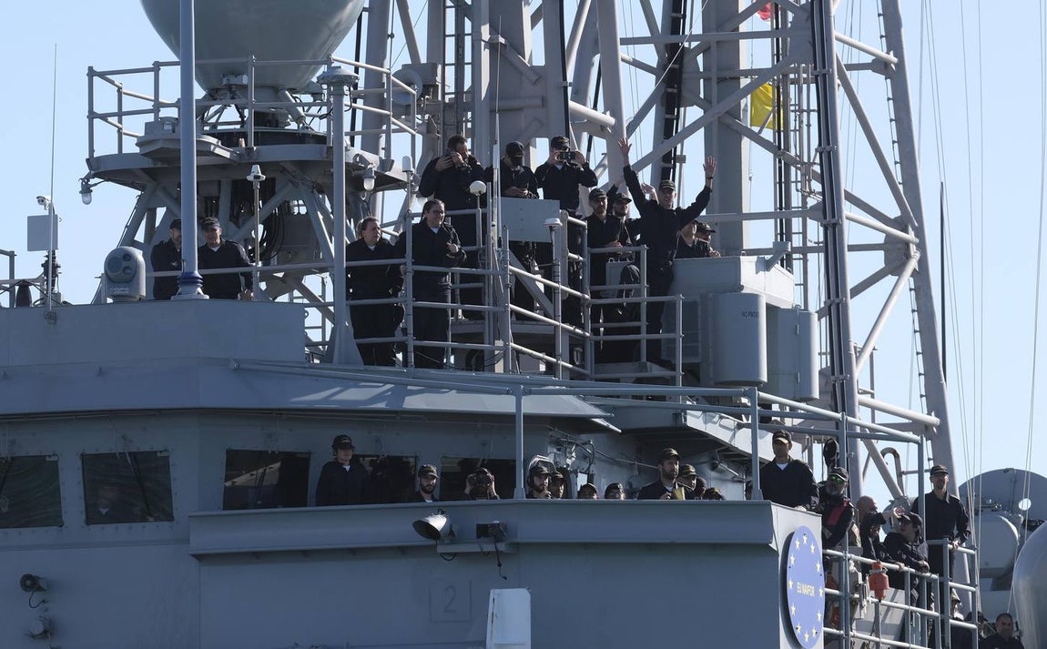 Emotivo recibimiento de la  Canarias en Rota