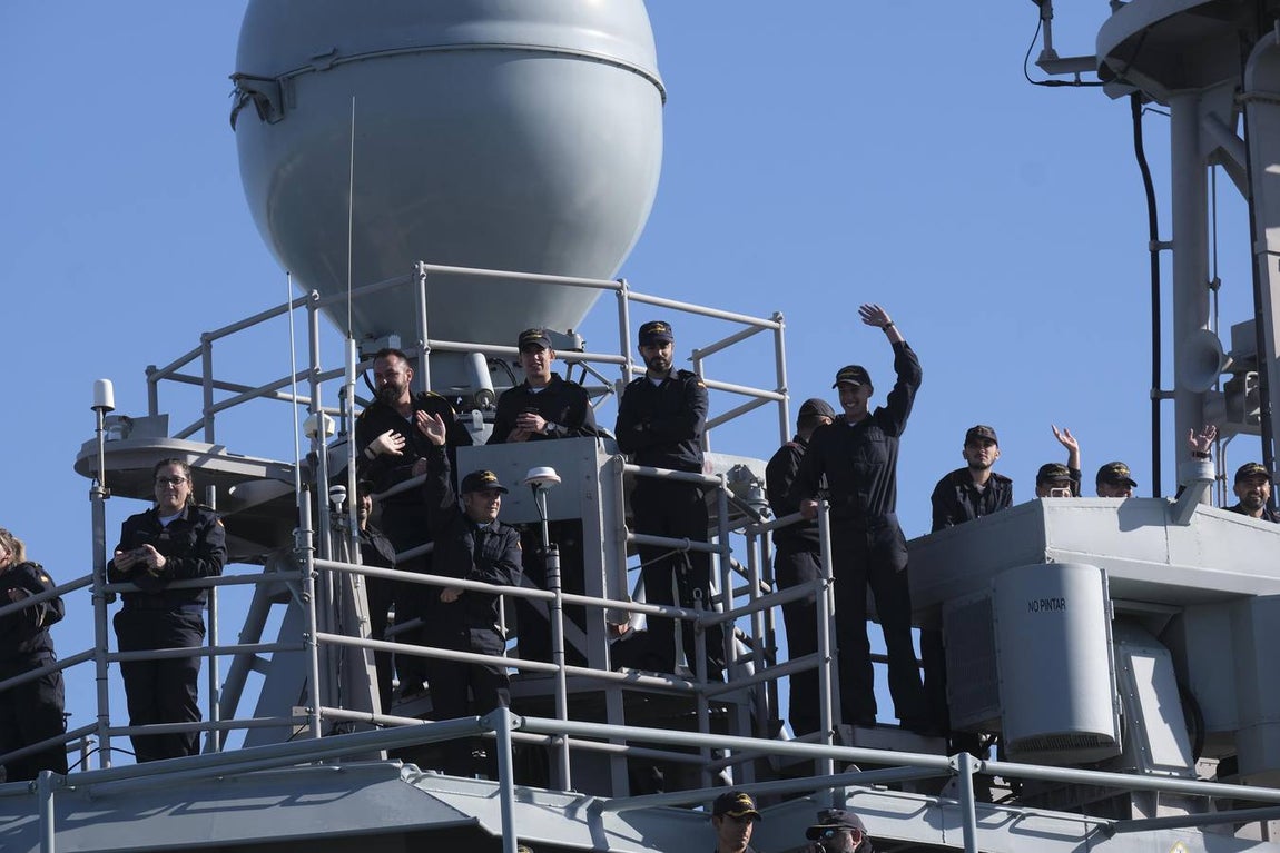 Emotivo recibimiento de la  Canarias en Rota