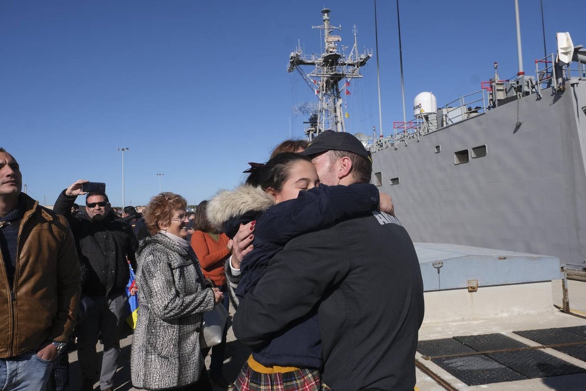 Emotivo recibimiento de la  Canarias en Rota