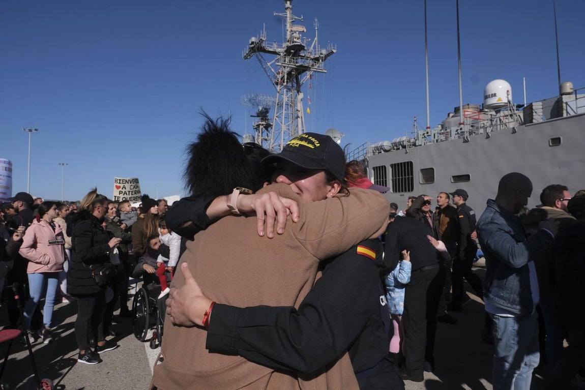 Emotivo recibimiento de la  Canarias en Rota