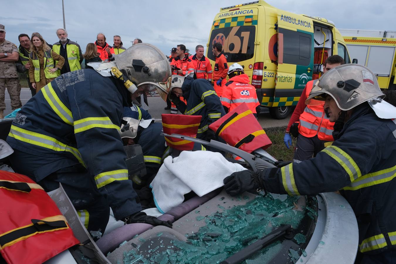 FOTOS: Simulacro de la explosión en una planta de hidrocarburos en la carretera de Rota