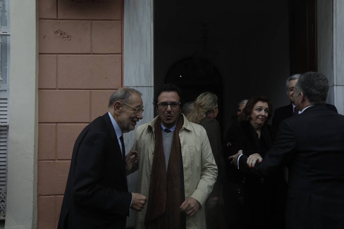 Descubren una placa en la casa natal de Pérez-Llorca