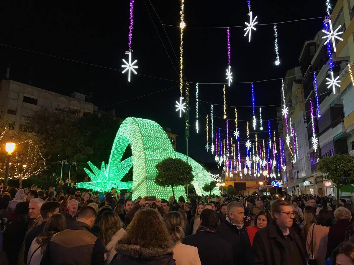 El alumbrado de Navidad en Puente Genil, en imágenes