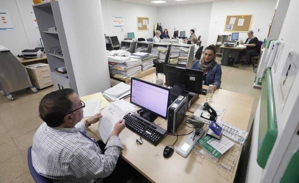 La digitalización del archivo del Reina Sofía de Córdoba, en imágenes