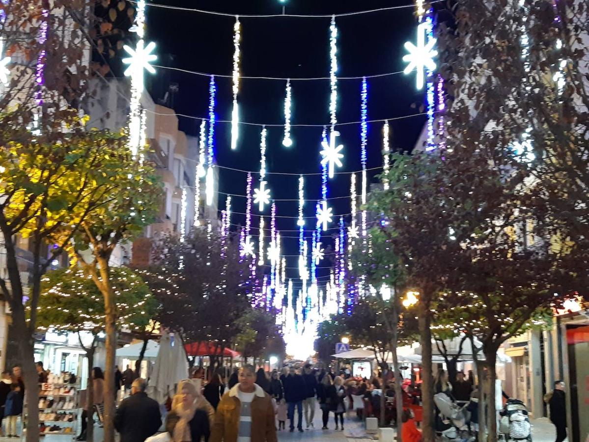 El alumbrado de Navidad en Puente Genil, en imágenes