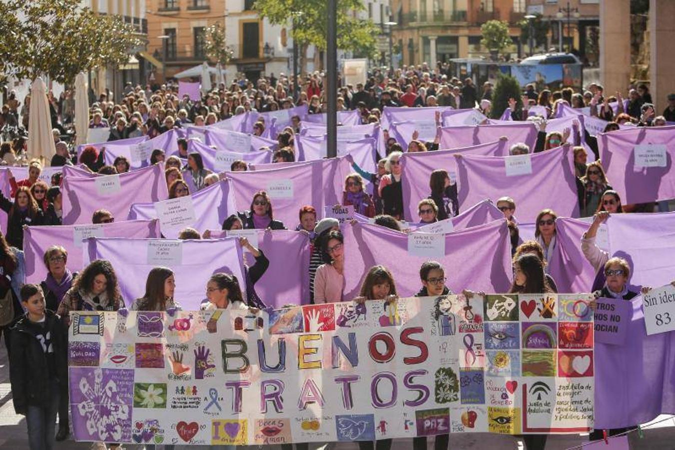 La manifestación contra la violencia hacia las mujeres de Córdoba, en imágenes