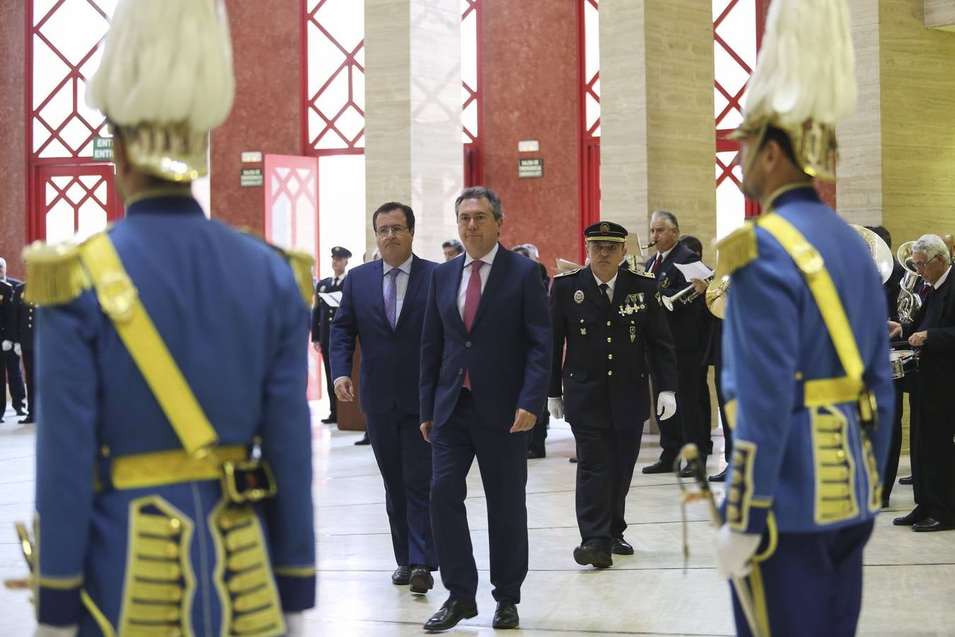 Entrega de medallas en la celebración de la festividad de la Polícia Local