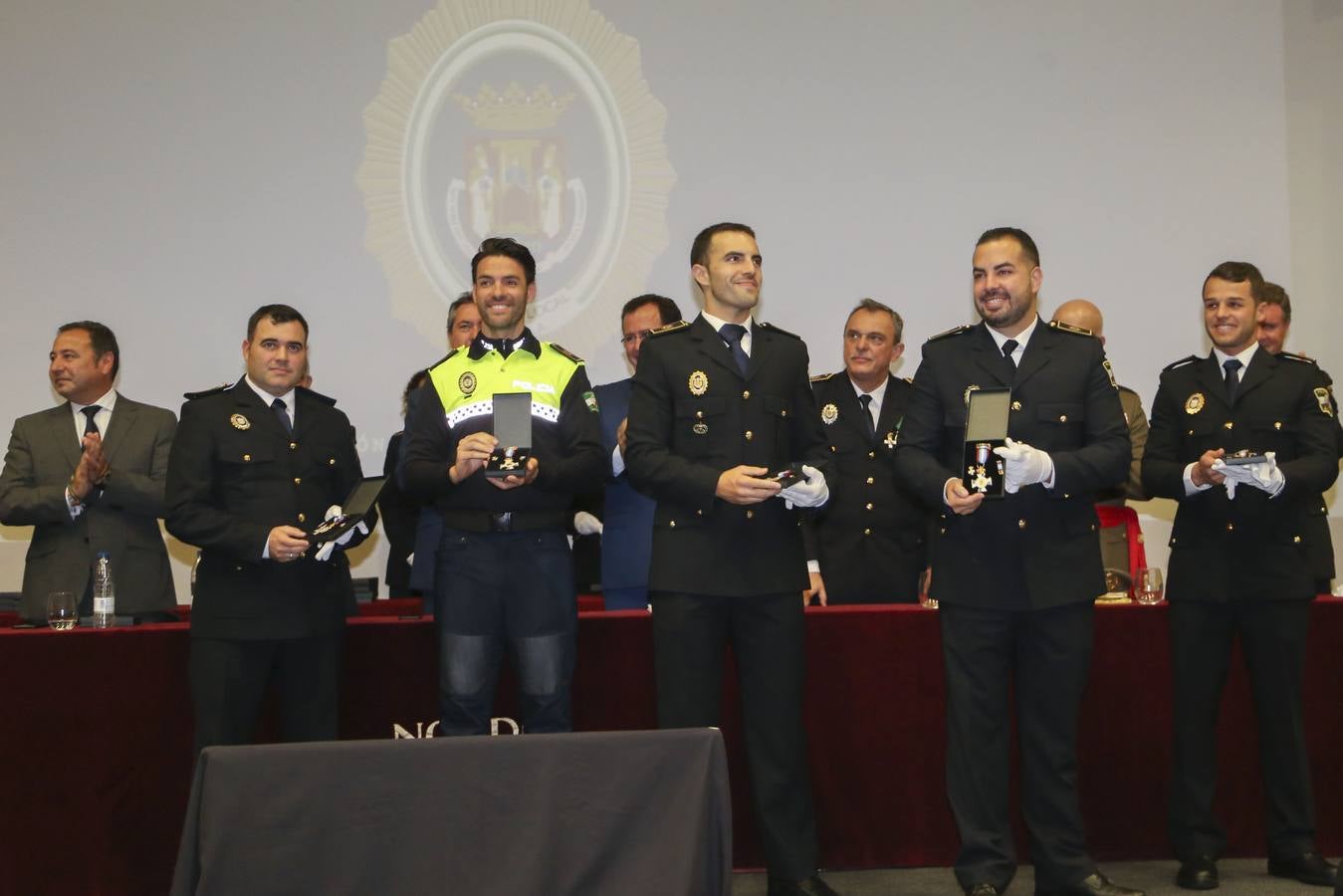 Entrega de medallas en la celebración de la festividad de la Polícia Local