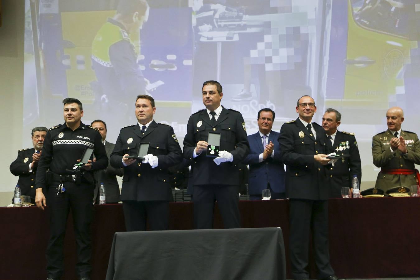 Entrega de medallas en la celebración de la festividad de la Polícia Local