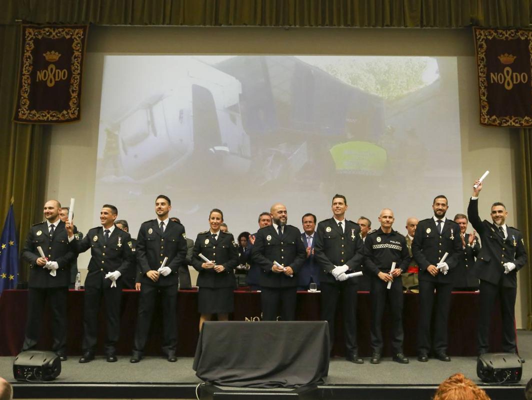 Entrega de medallas en la celebración de la festividad de la Polícia Local