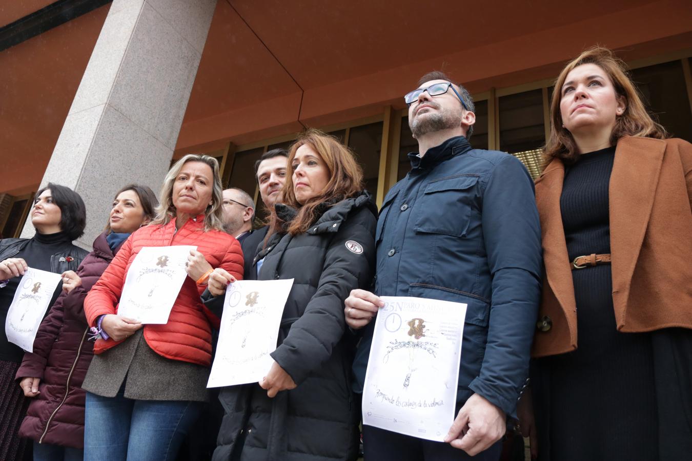 Danza y minutos de silencio: las imágenes del 25-N en Córdoba