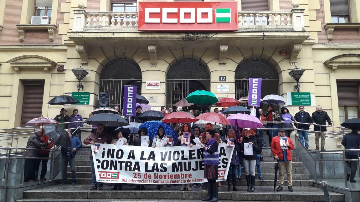 Danza y minutos de silencio: las imágenes del 25-N en Córdoba