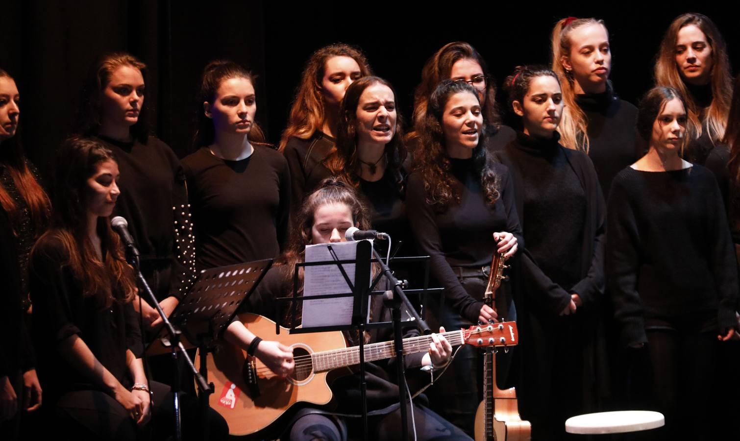 Danza y minutos de silencio: las imágenes del 25-N en Córdoba