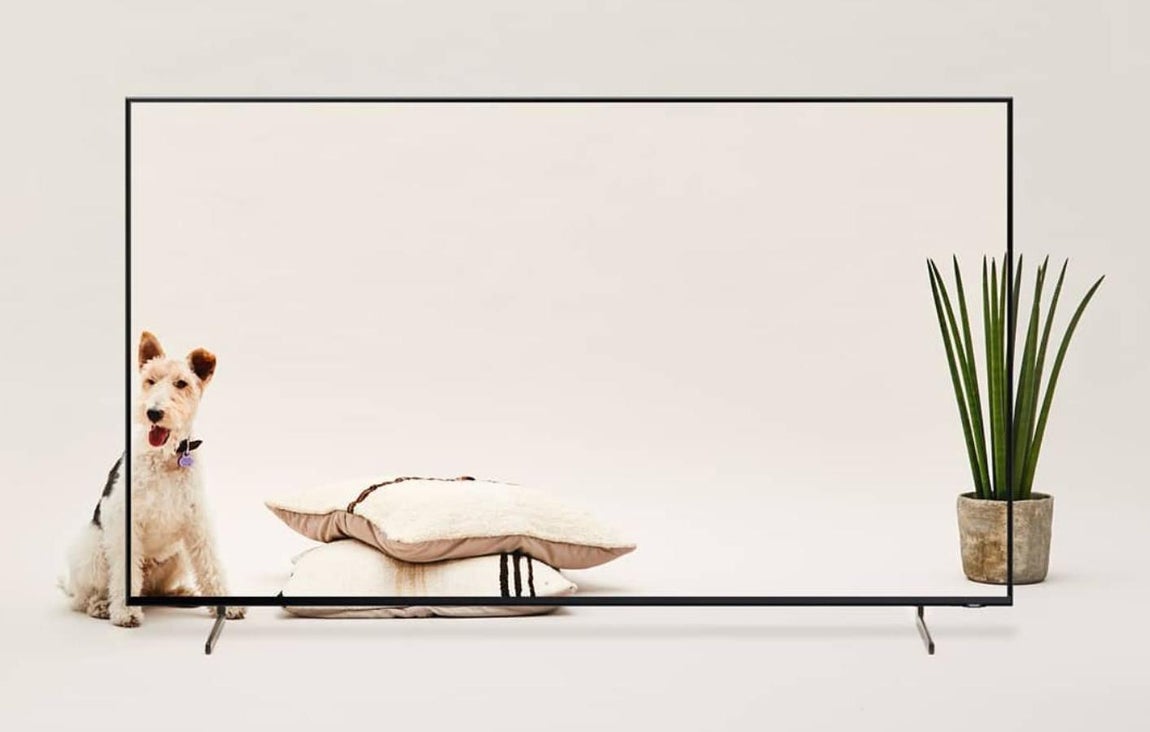 TV QLED 4K UHD 65”. El televisor tiene un diseño infinito QLED que realza el efecto inmersivo gracias a su marco casi inapreciable. Se trata de una Smart TV y a One Remote Control a la que se accede fácilmente desde cualquier dispositivo. El dispositivo está diseñado para que la atención se centre en lo realmente importante: la imagen. Durante el Black Friday estará dispobible por 1.299€ y la marca da la posibilidad de financiarlo por 54,13 € al mes