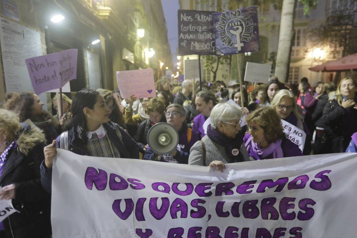 FOTOS: Cádiz contra la lacra de la violencia machista