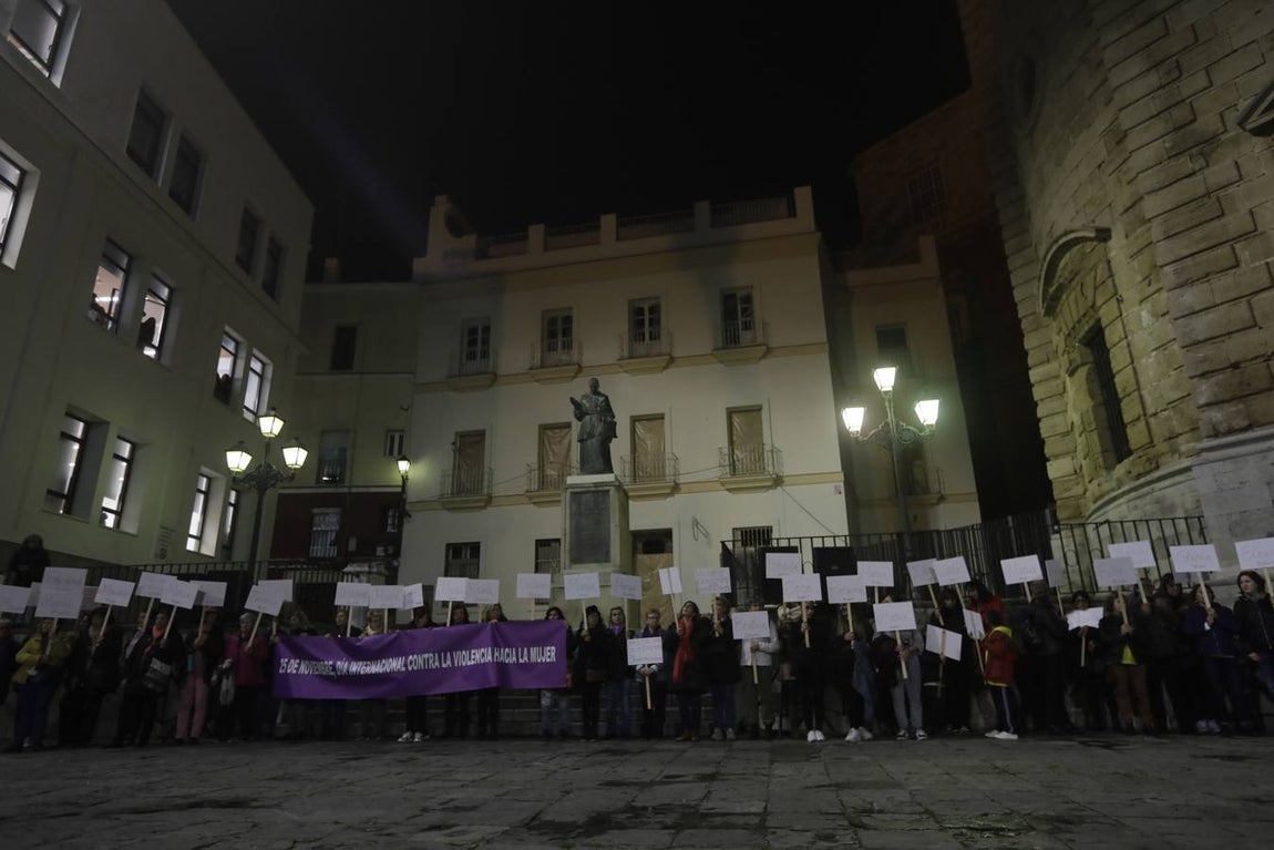 FOTOS: Cádiz contra la lacra de la violencia machista