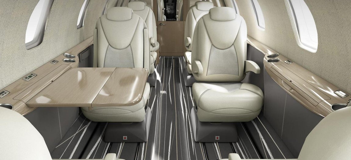 Citation CJ2 +. Ell jet privado del tenista mide 13,6m de largo, 4.8m de alto y 4.8. Vuela a una velocidad crucero de  720 km/h. Se propulsa por dos motores turbofan Williams / Rolls-Royce FJ44-3A-24, cada uno de los cuales entrega 1088 (lbf) -493.51 kgf)  en el despegue