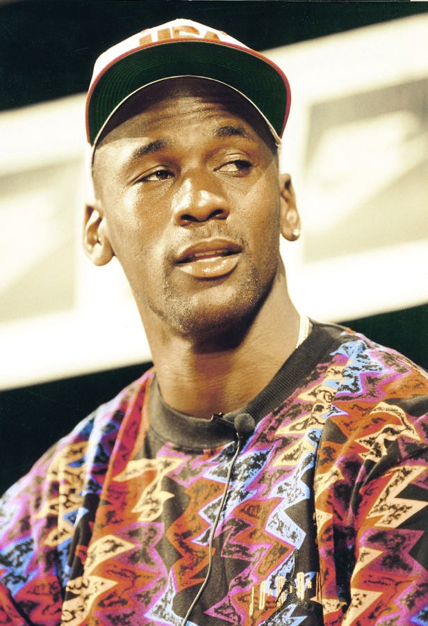 Michael Jordan, así es su casa. Michael Jordan, exjugador y leyenda de los Chicago Bulls, atesora un patrimonio de 1,7 mil millones de euros. Su carrera deportiva lo hizo saltar a la fama y tanto su oficio como los contratos millonarios con las marcas lo convirtieron su pasión en una carrera muy rentable