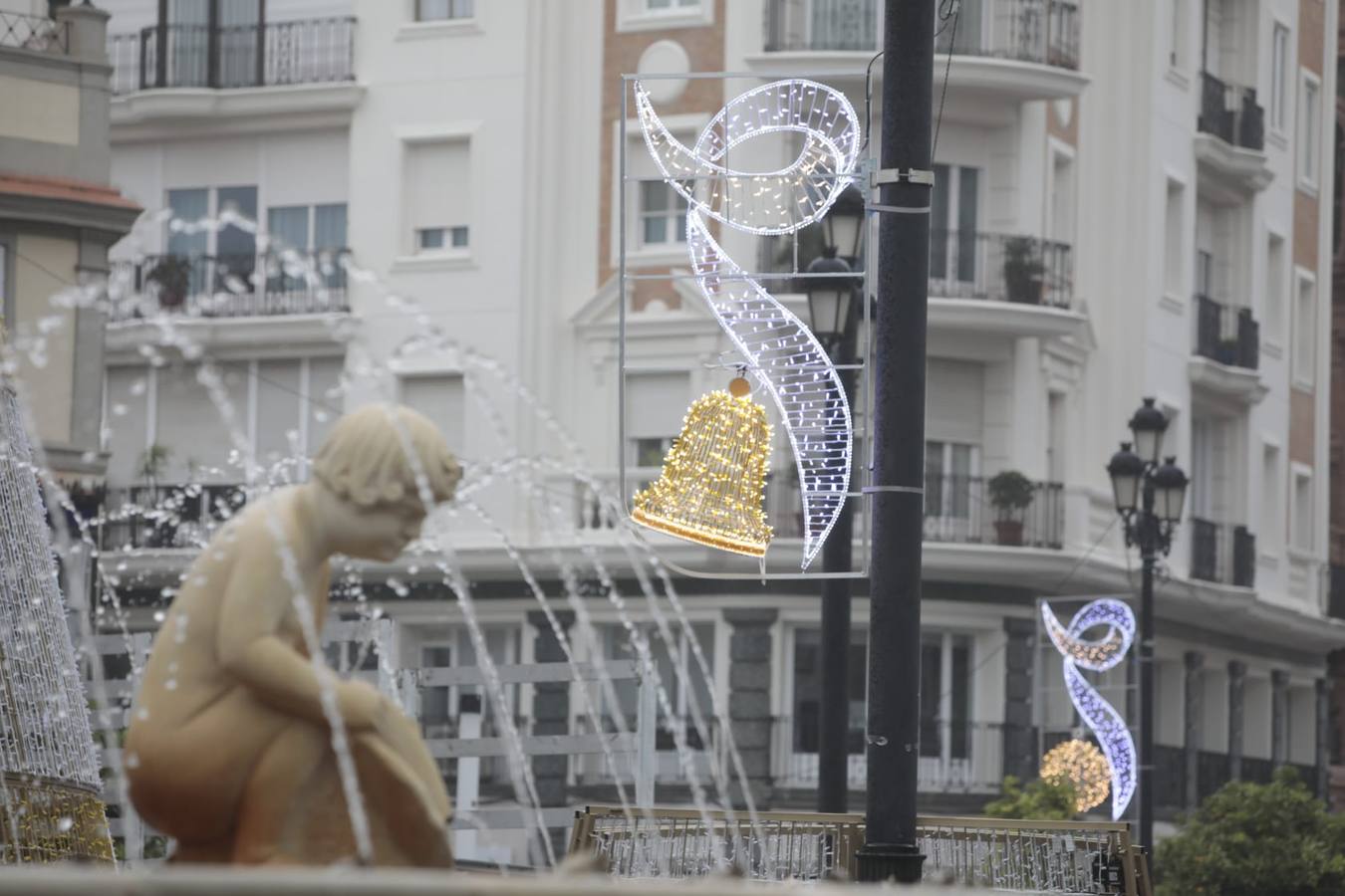 En imágenes, la prueba de iluminación navideña en la avenida de la Constitución de Sevilla