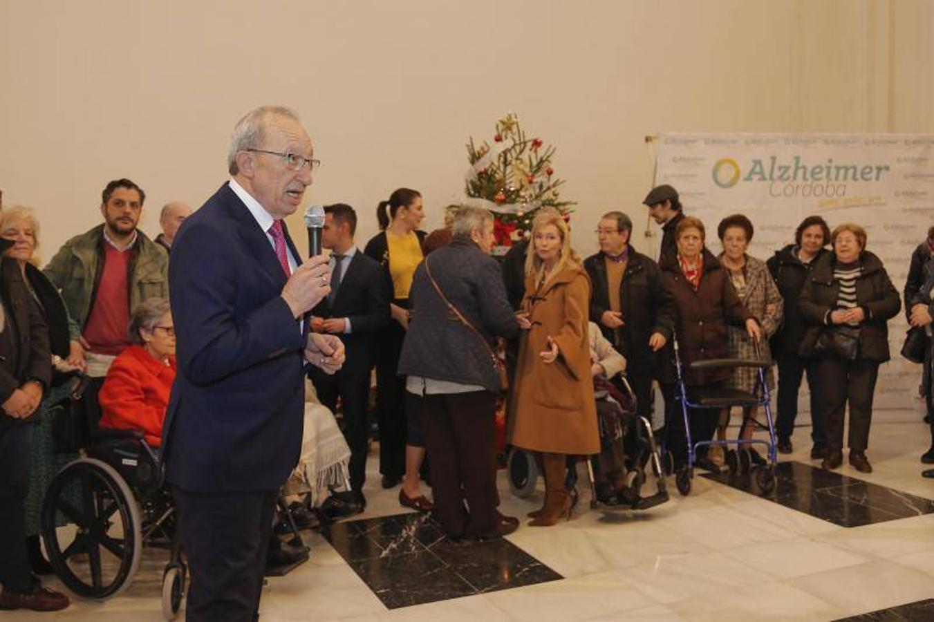 El mercadillo solidario de San Rafael de Alzheimer de Córdoba, en imágenes