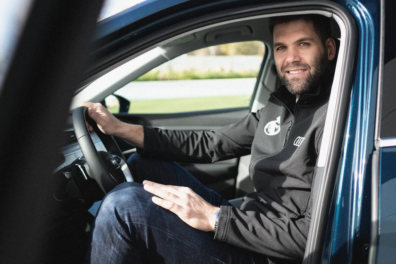 Los coches de la primera plantilla del equipo de baloncesto del Real Madrid, en imágenes