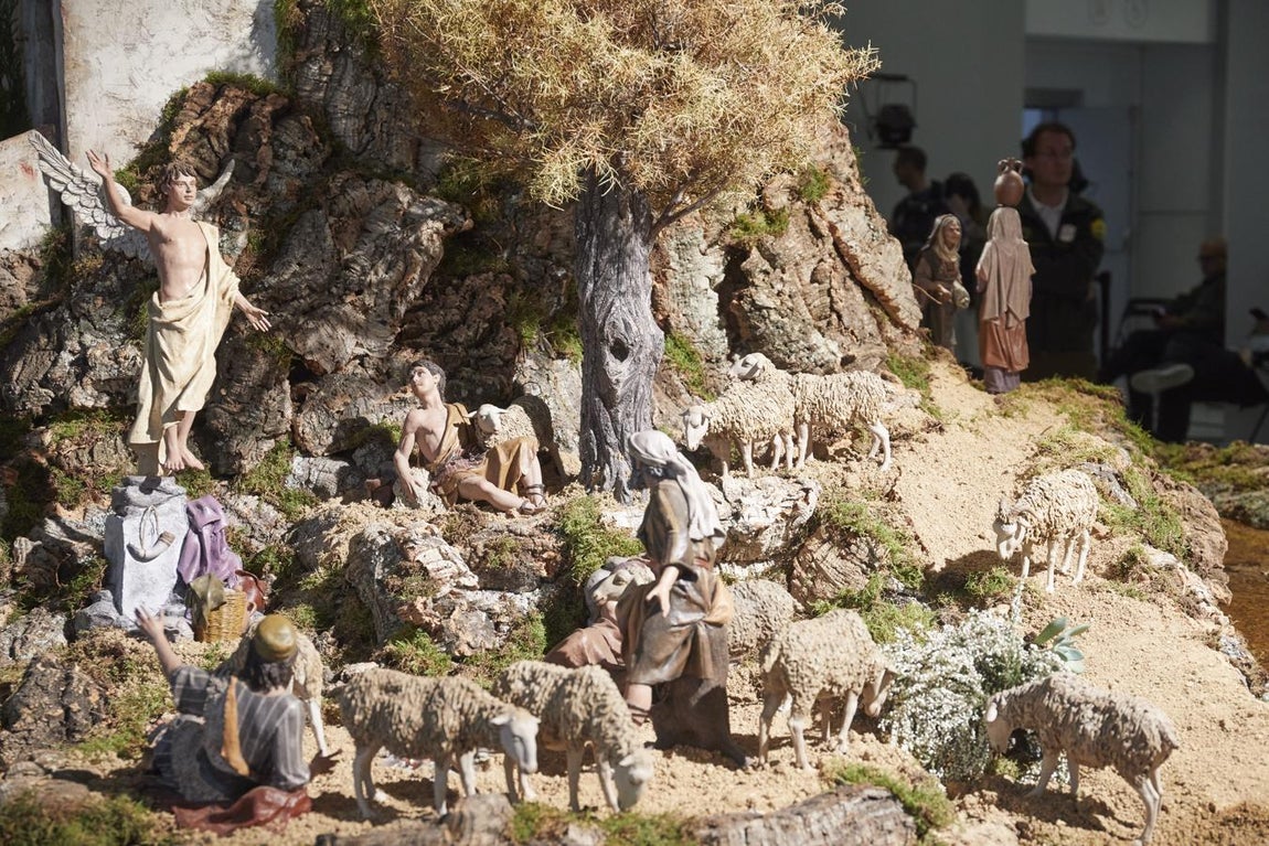 La anunciación. Otra de las escenas más emblemáticas es la anunciación del nacimiento de Jesús a los pastores, además de la anunciación a María, el nacimiento, la adoración de ángeles y pastores, la caravana de los Reyes Magos y el castillo de Herodes.