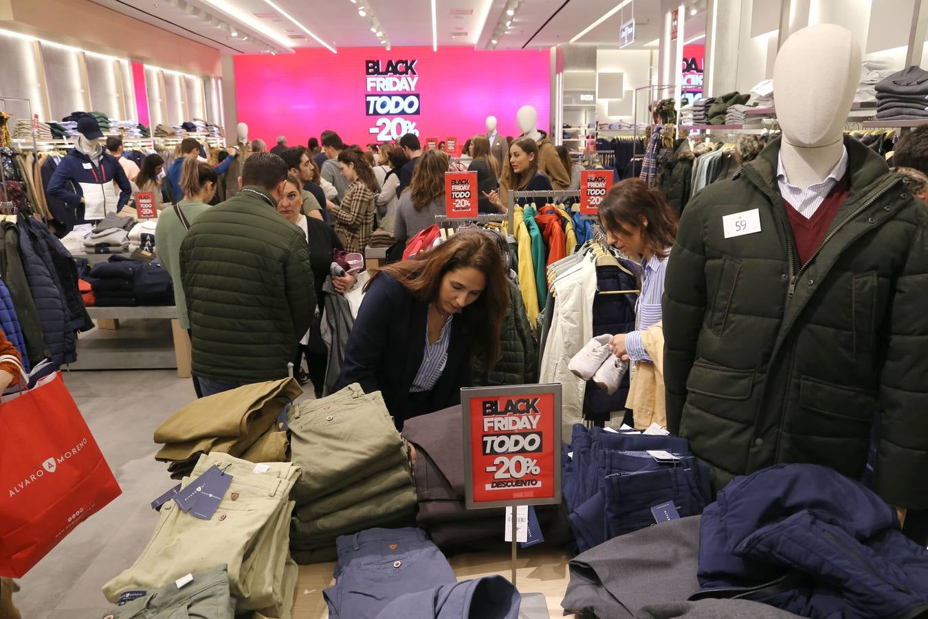 El Black Friday aterriza en los comercios del centro comercial Lagoh