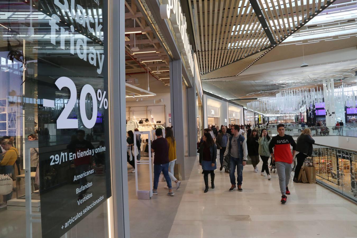 El Black Friday aterriza en los comercios del centro comercial Lagoh